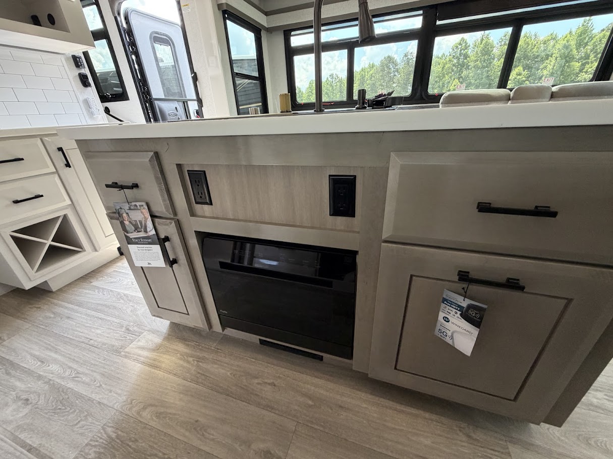 2027 JAYCO PINNACLE 32RLTS - Image 28