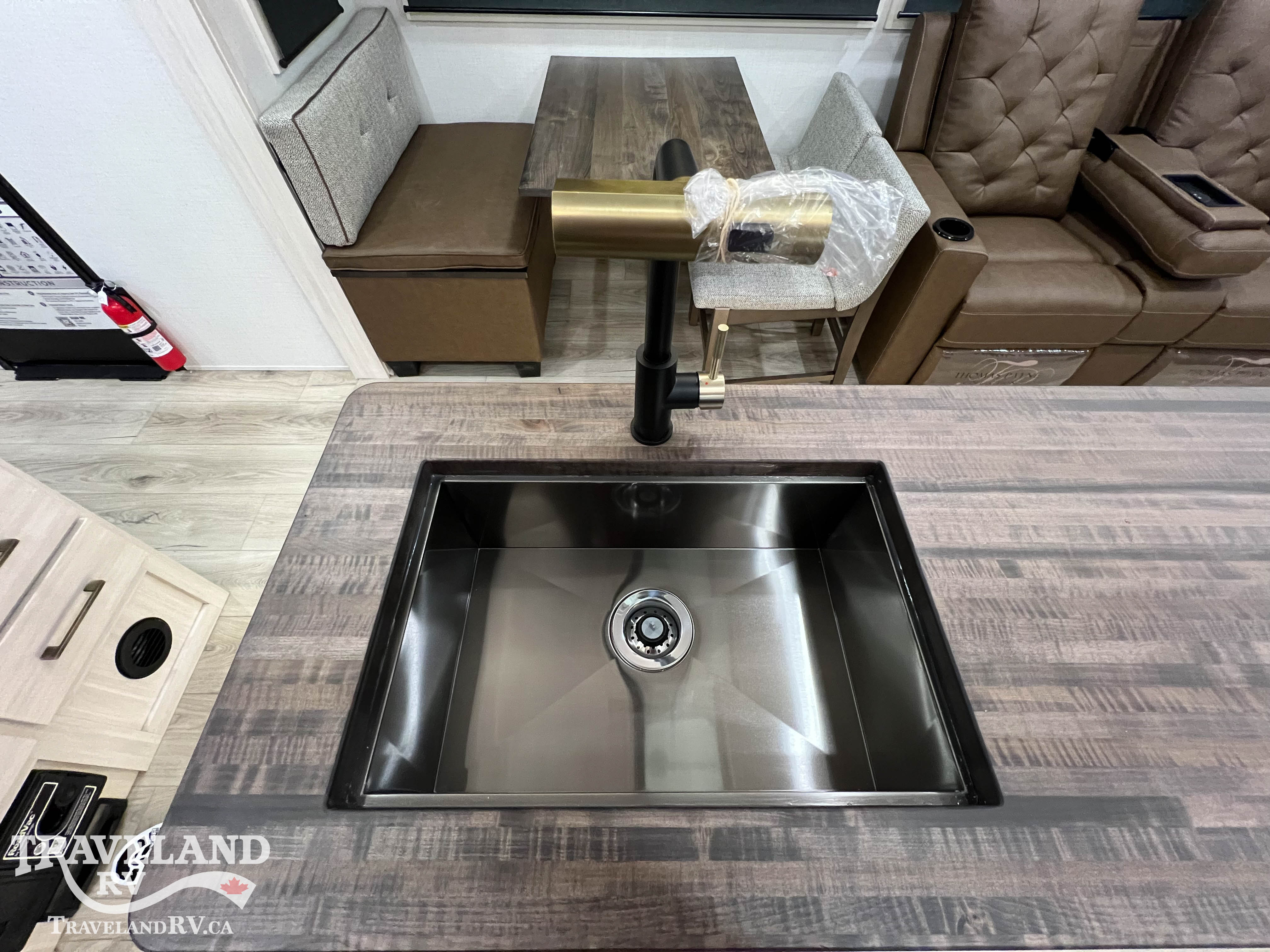 2026 Forest River Grand Surveyor 305RLBS - Image 20