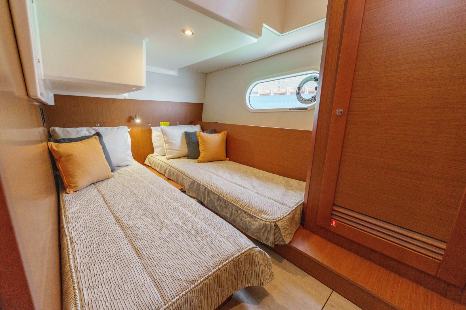 2025 Beneteau - Image 21