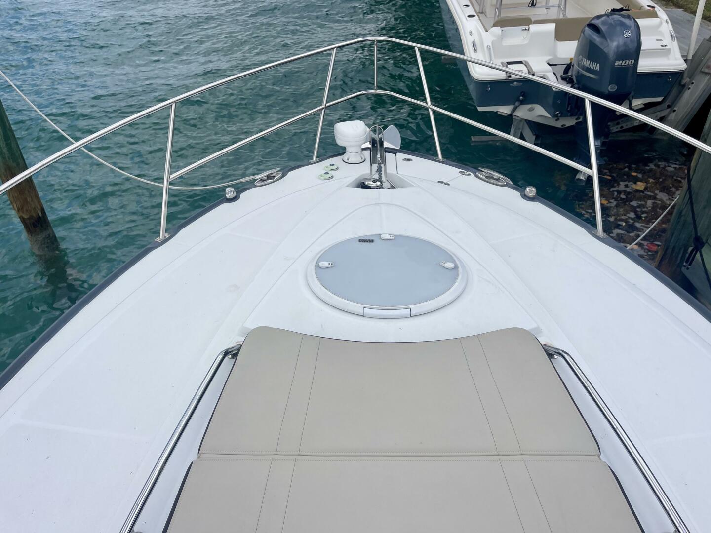 2016 Monterey 335 Sport Yacht - Image 11