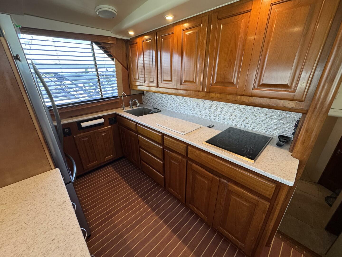 1995 Viking 58 Convertible - Image 18