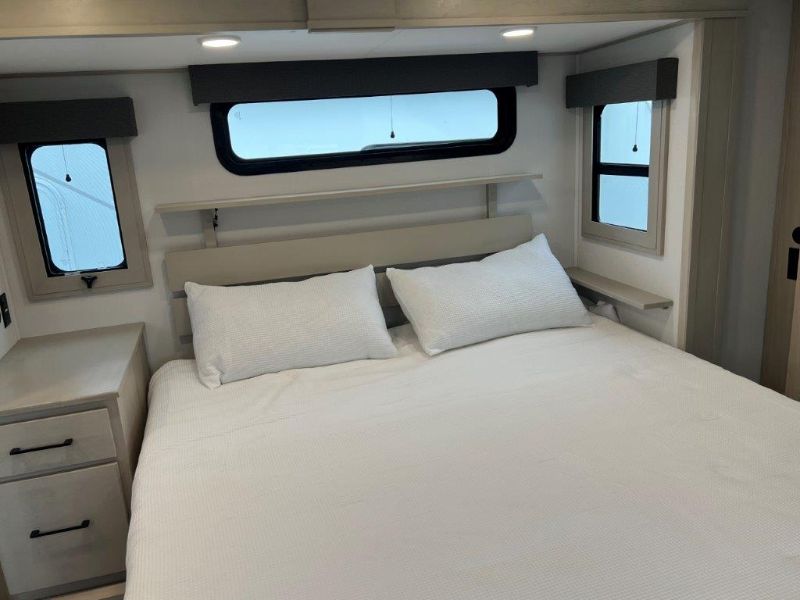 2025 Grand Design Solitude 388MBS - Image 17