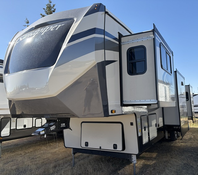 2022 Forest River Sandpiper Luxury 379FLOK - Image 4