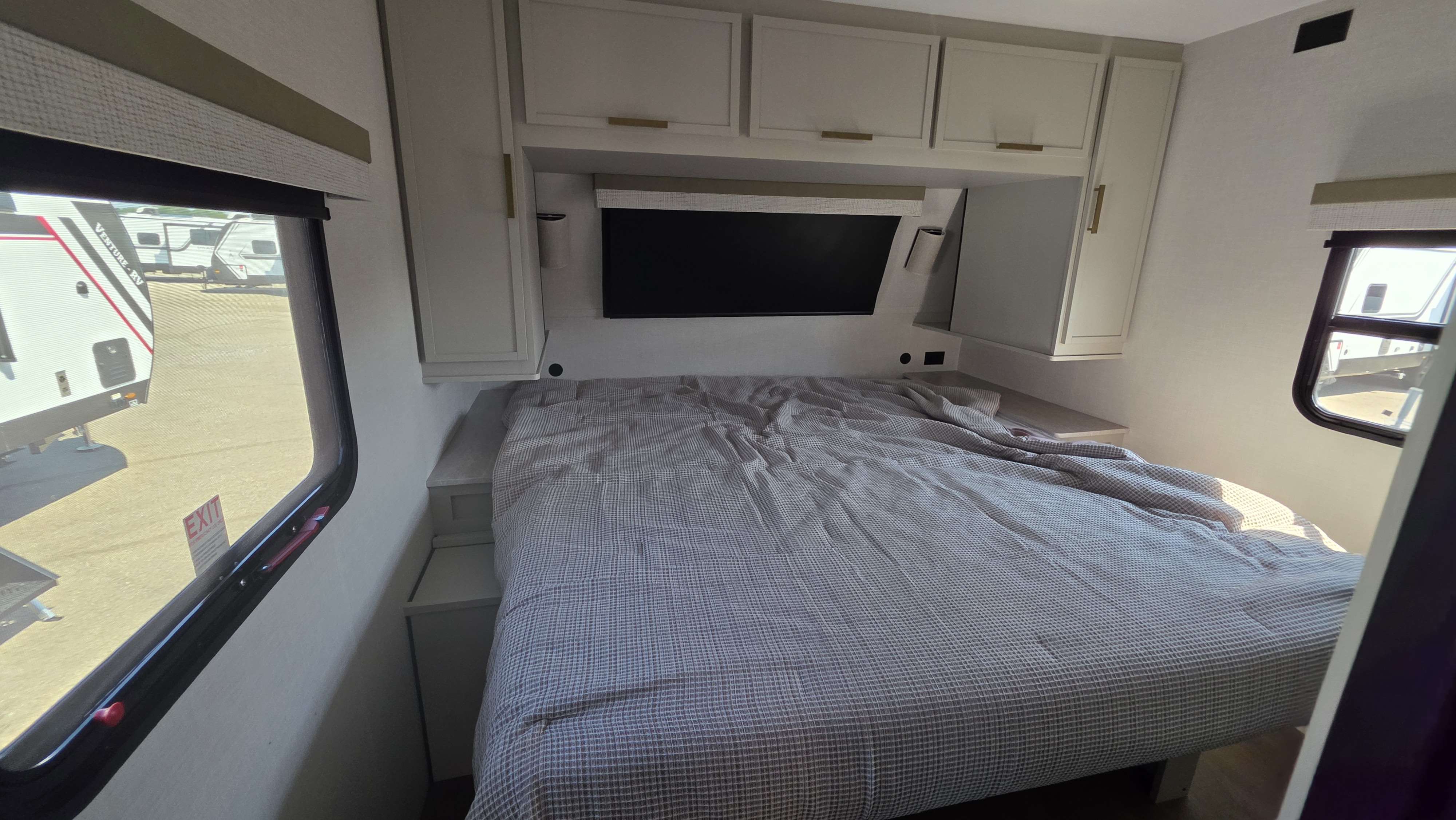 2027 VENTURE RV STRATUS 261VRB - Image 29