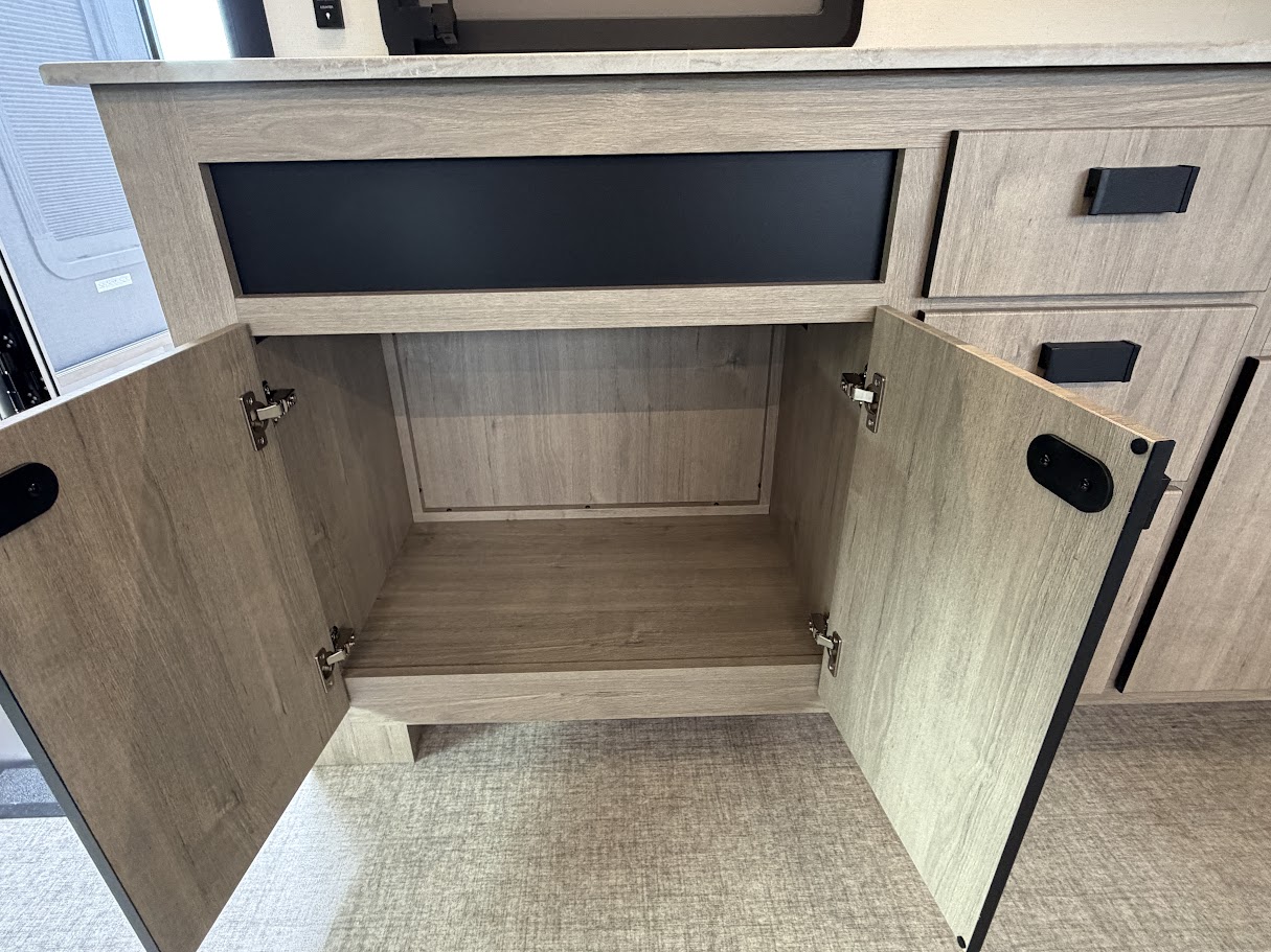 2027 GRAND DESIGN LINEAGE SERIESE 30DC - Image 35