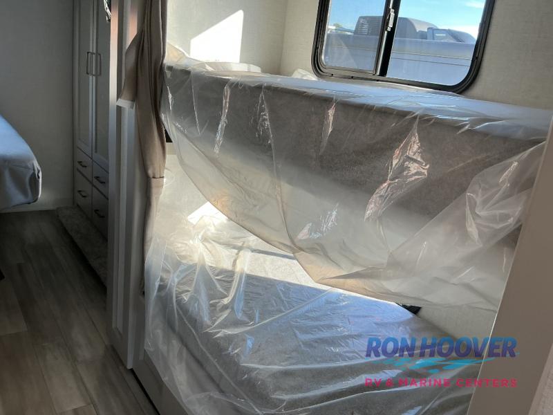 2026 THOR MOTORCOACH 31E - Image 4