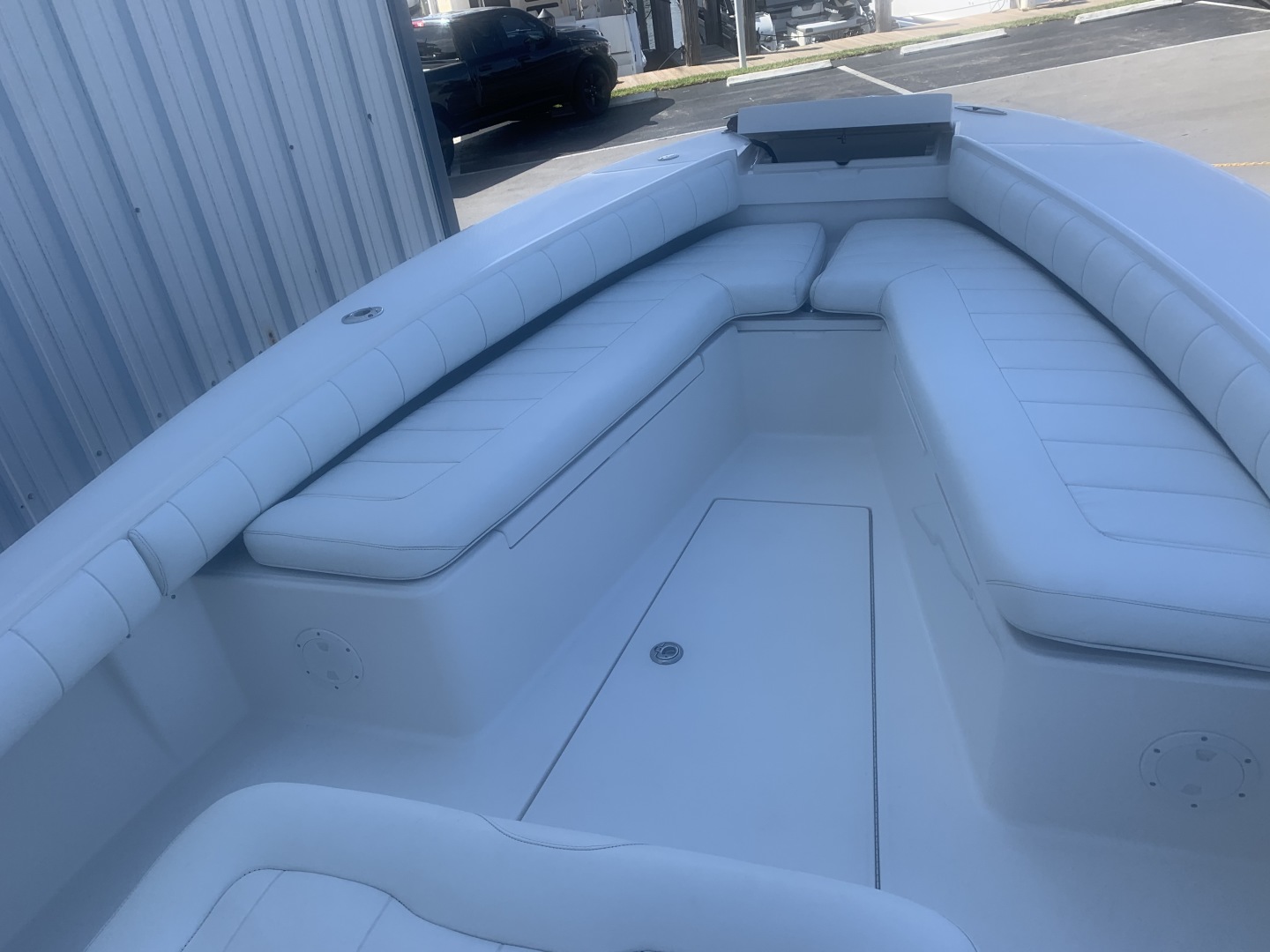 2010 Regulator 26 Forwarding Seating - Image 6
