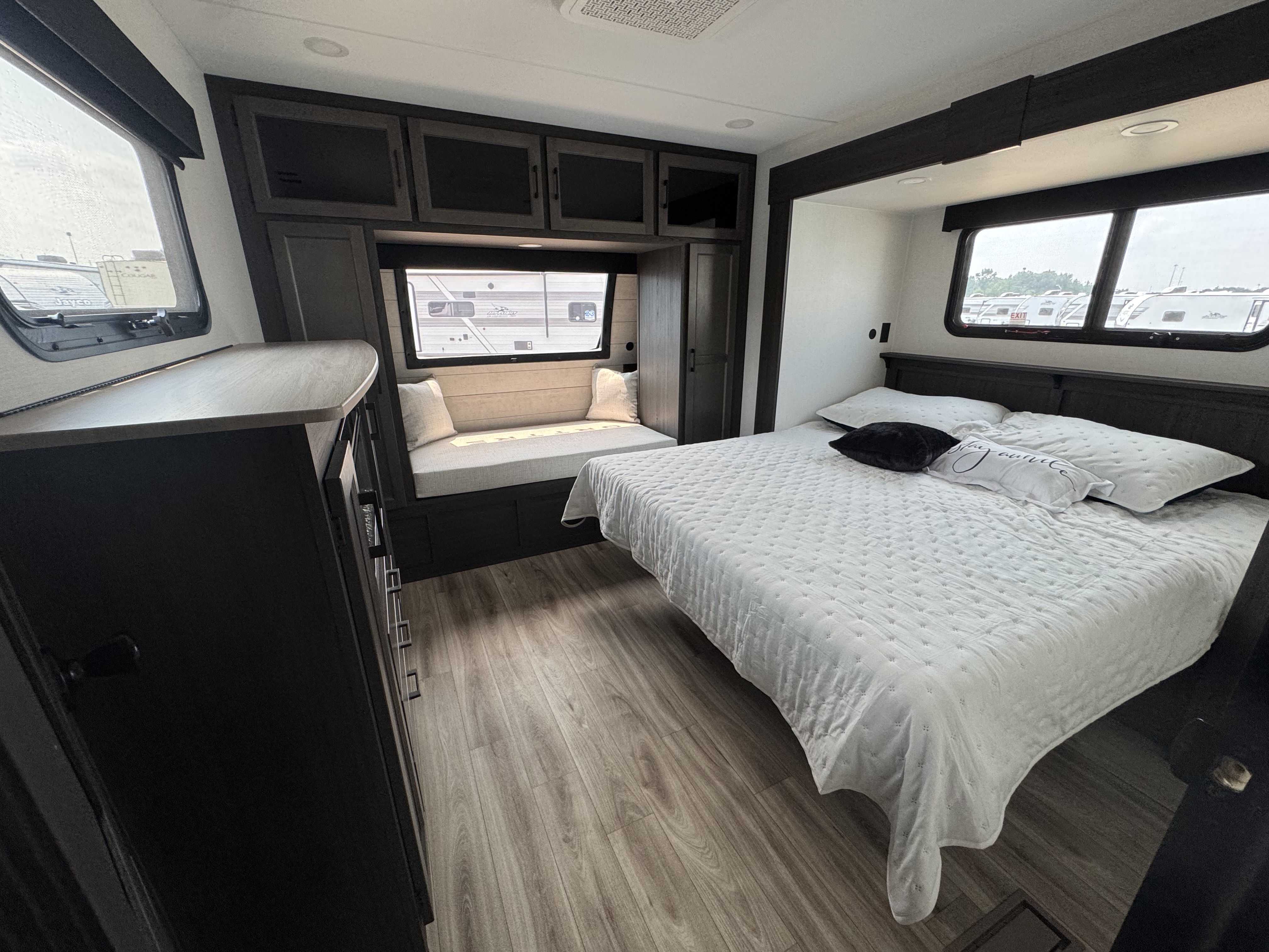 2027 VENTURE RV SPORTTREK 292VRB - Image 27