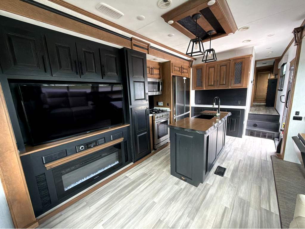 2021 HEARTLAND BIGHORN 3300DL - Image 16