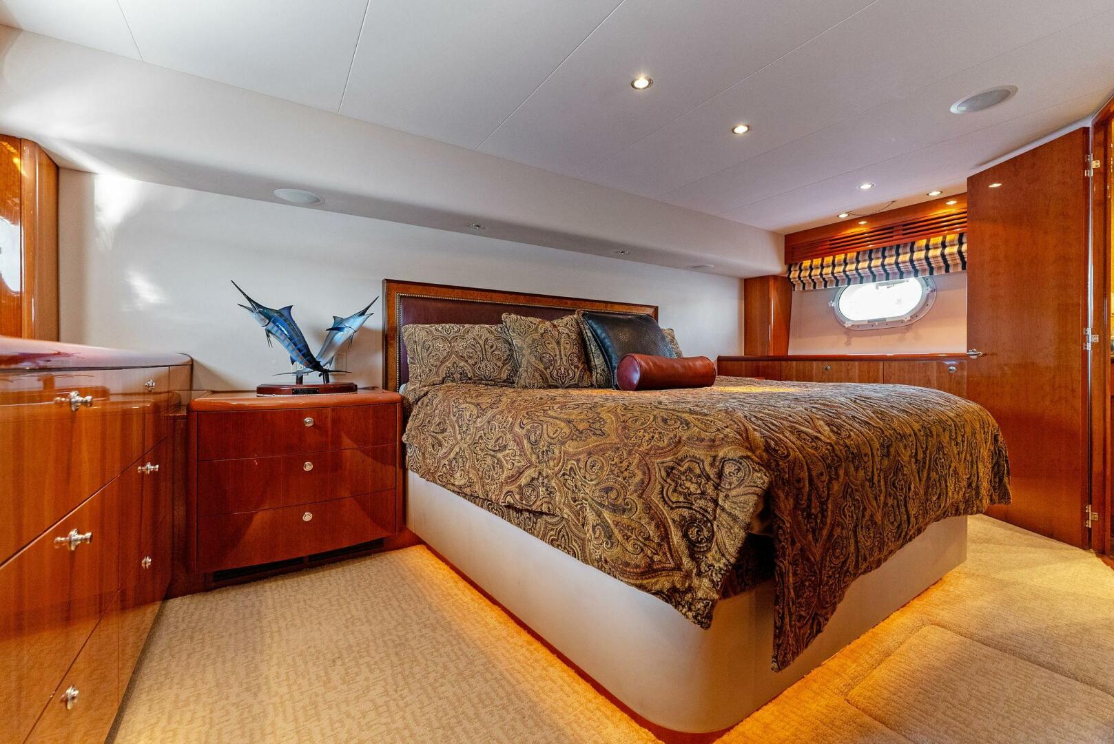 2007 Hatteras 64 Convertible - Image 29