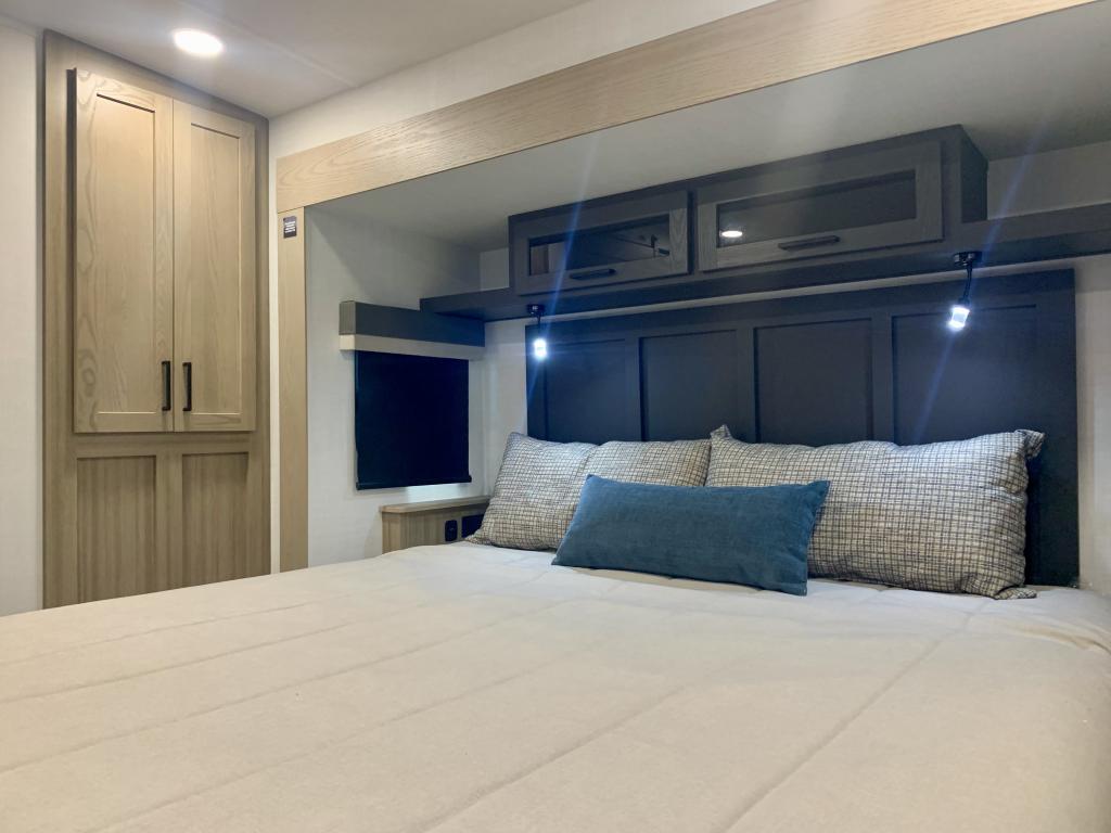 2026 FOREST RIVER 401CFB - Image 38