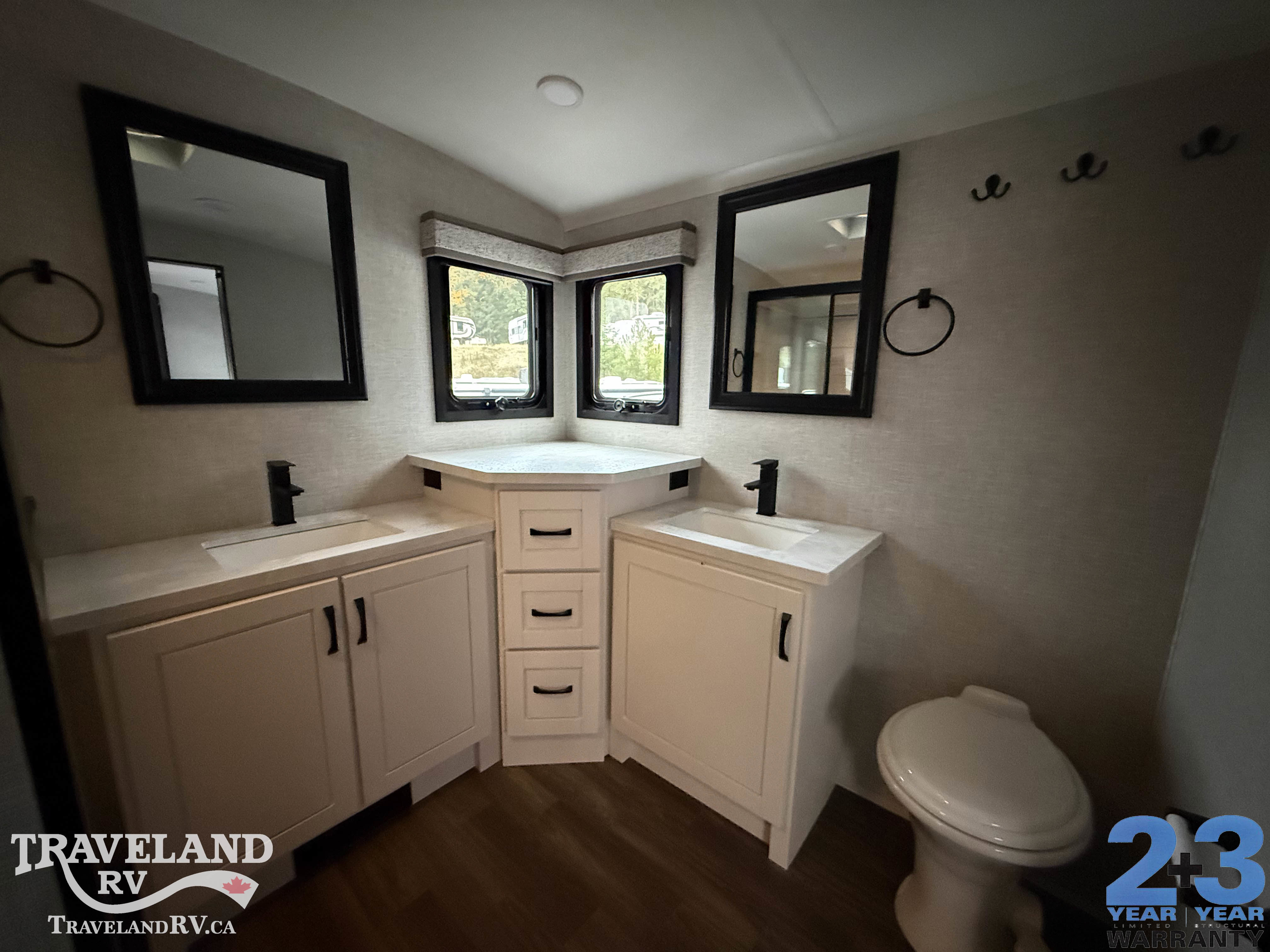 2025 Jayco North Point 382FLRB - Image 19