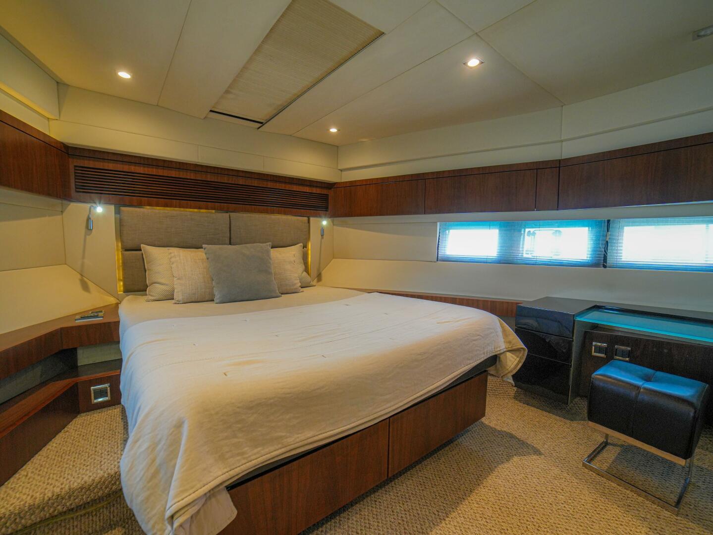 2014 Fairline 50 - Image 4