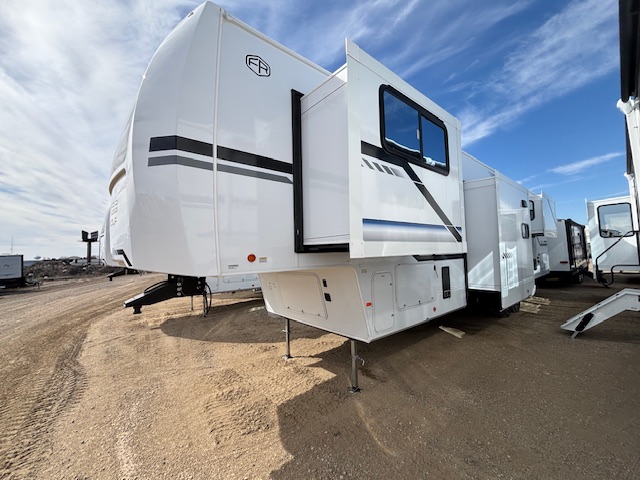 2026 CHEROKEE ARCTIC WOLF 3950 SUITE - Image 4