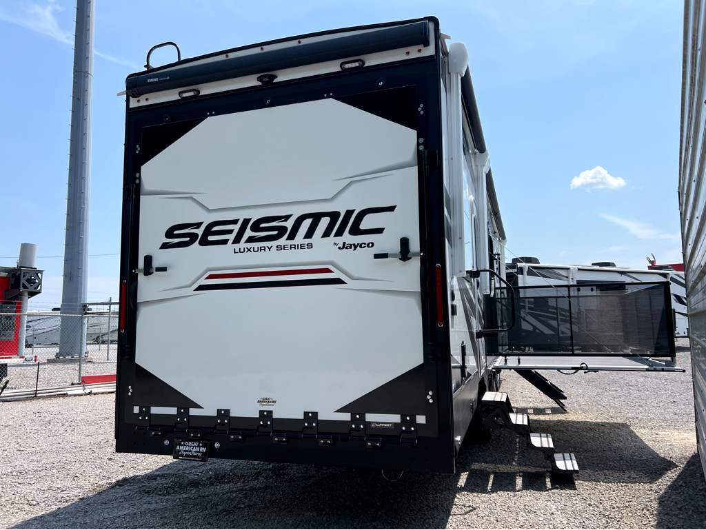 2025 JAYCO SEISMIC 4113 - Image 4