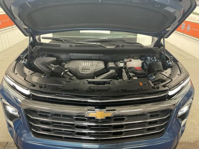 2025 Chevrolet Traverse Utility 4D LS AWD - Image 12