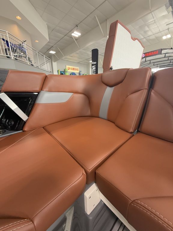 2025 MasterCraft XT22 - Image 26