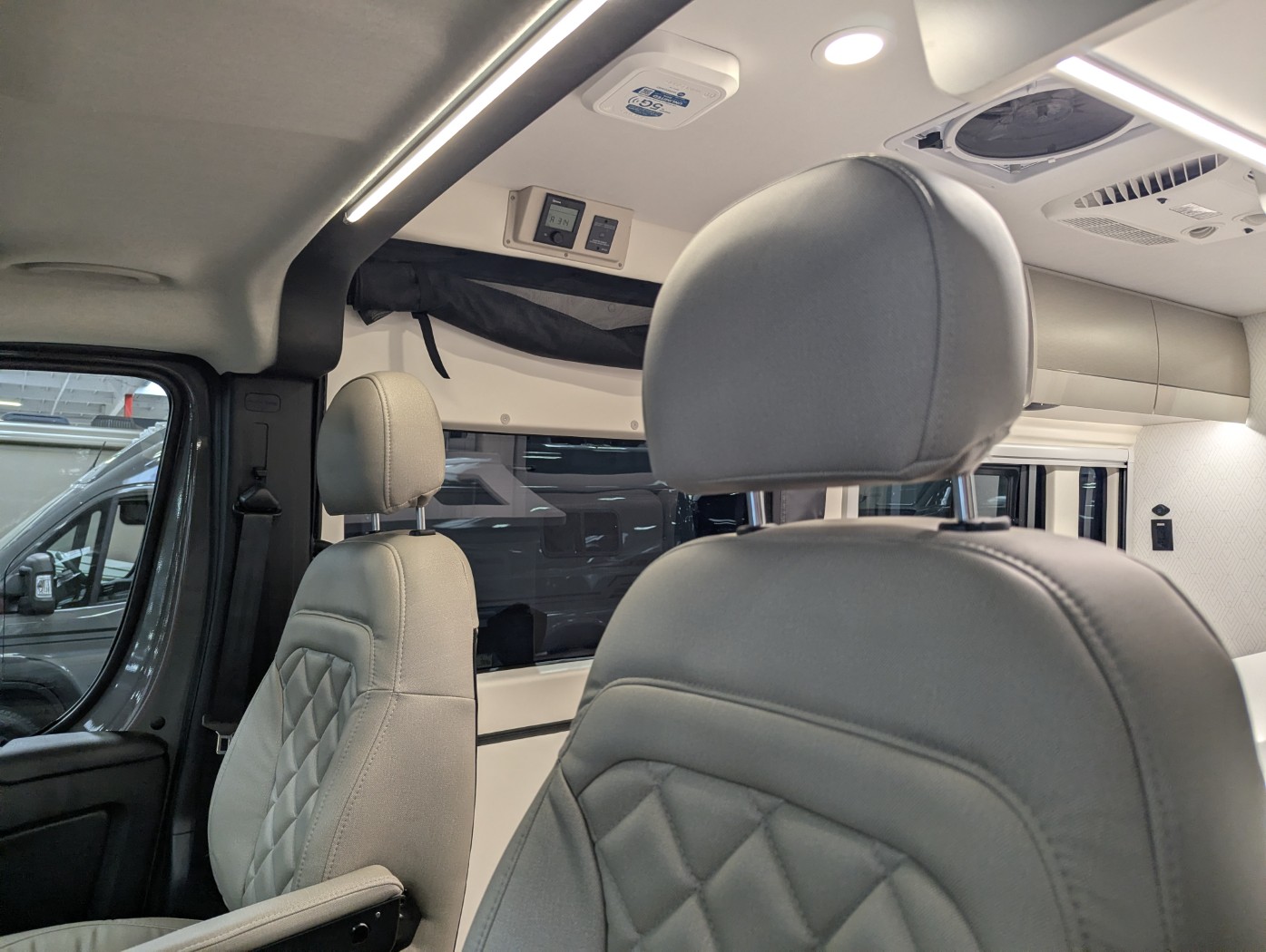 2027 Thor Motor Coach Tellaro 20L - Image 8