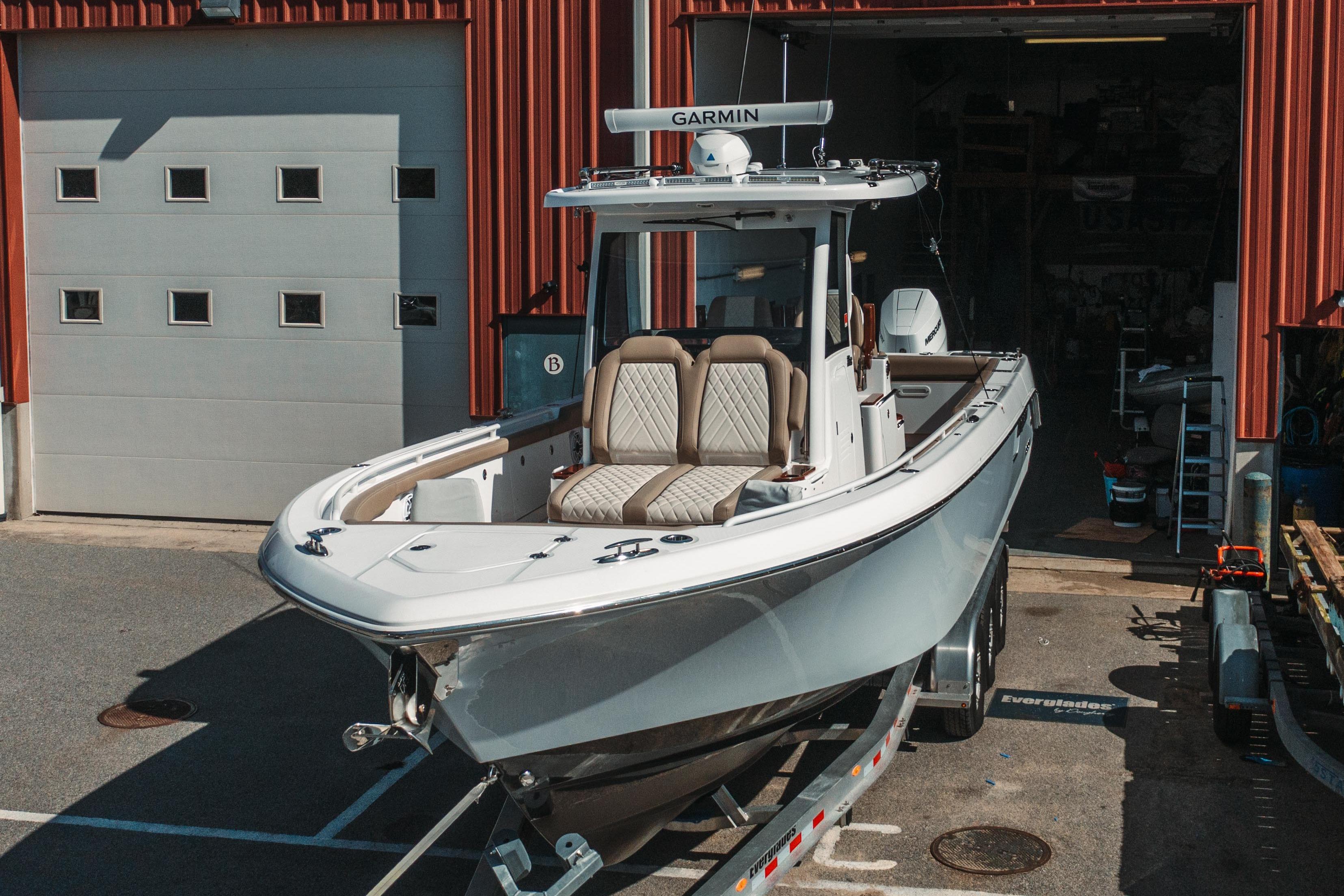 2024 Everglades 315 Center Console Standard - Image 7