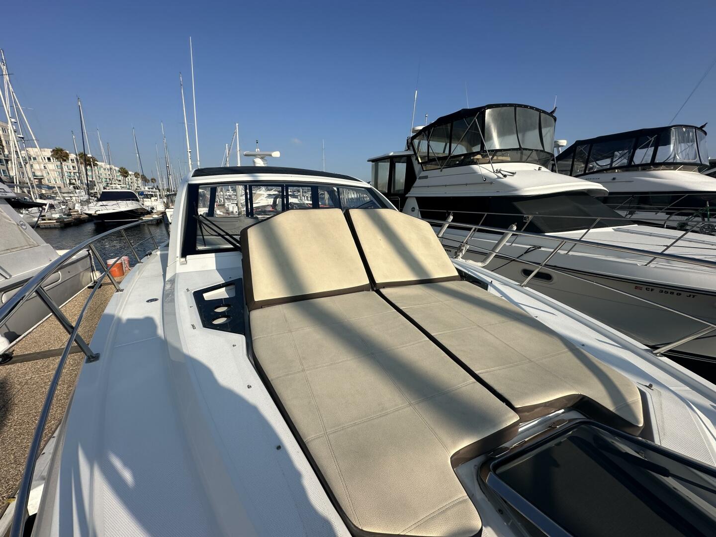 2017 Cruisers Yachts 390 Express Coupe - Image 14