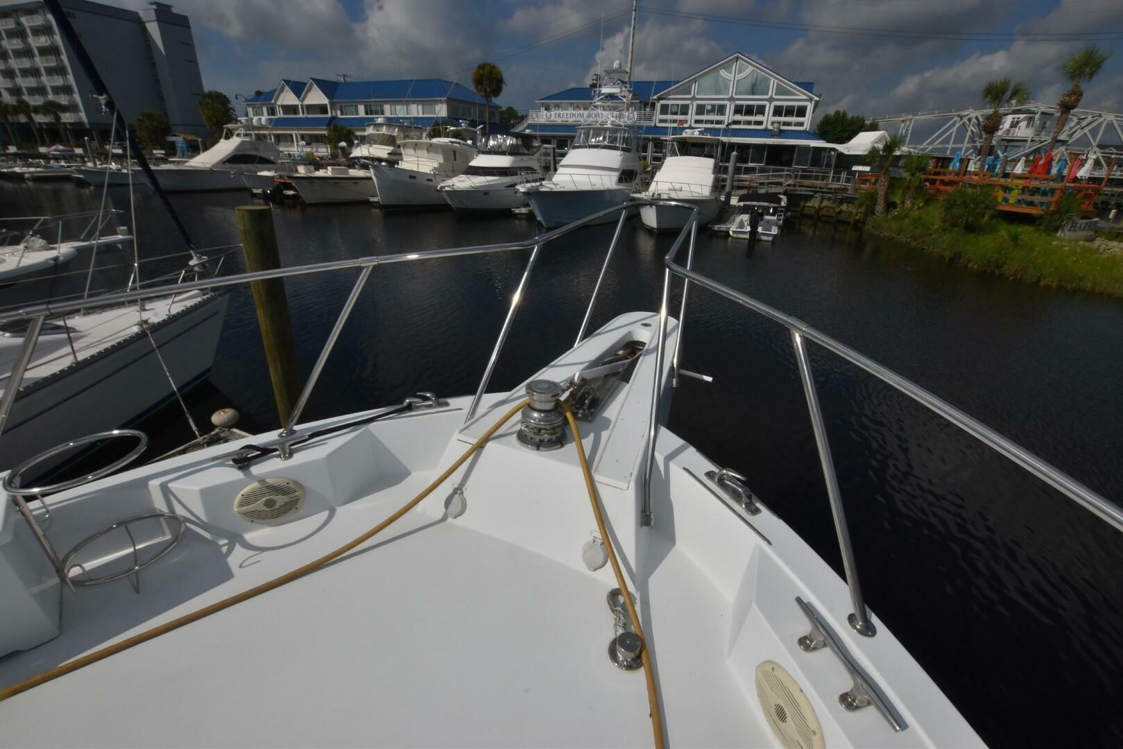 1998 Hatteras 74 Sportdeck - Image 4