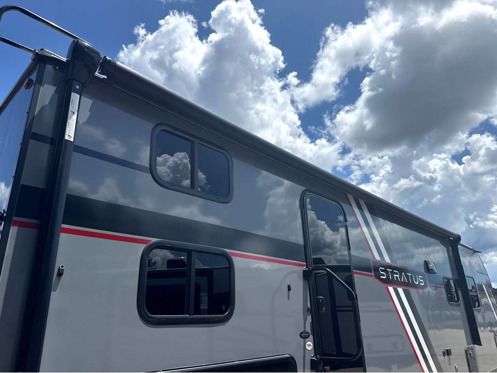 2027 VENTURE RV STRATUS 281VBH - Image 5