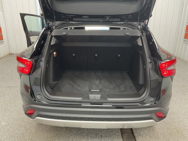 2025 Chevrolet Trax FWD 4dr LT - Image 28