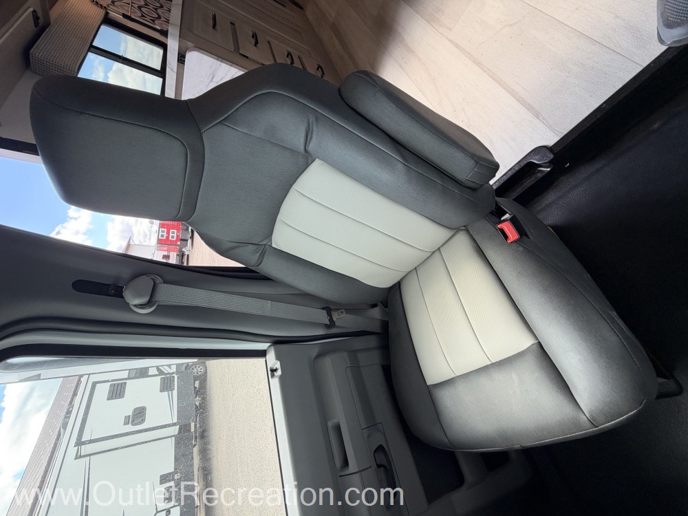 2025 Forest River Sunseeker 3010DS - Image 11