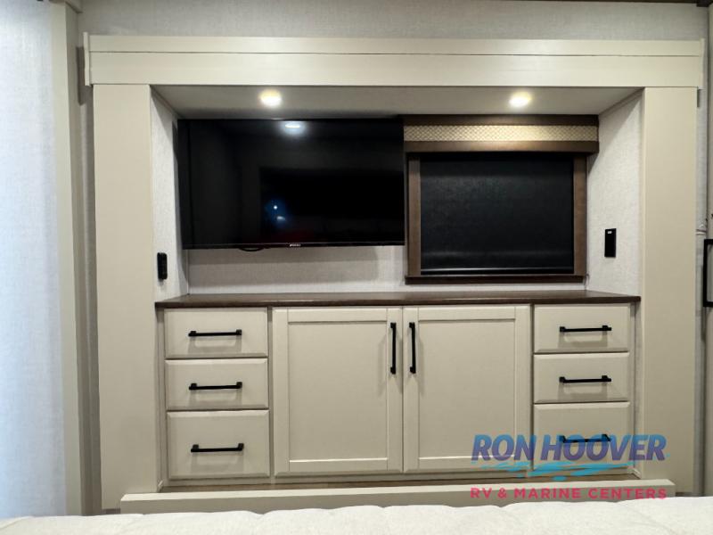 2026 FOREST RIVER 425FO - Image 32