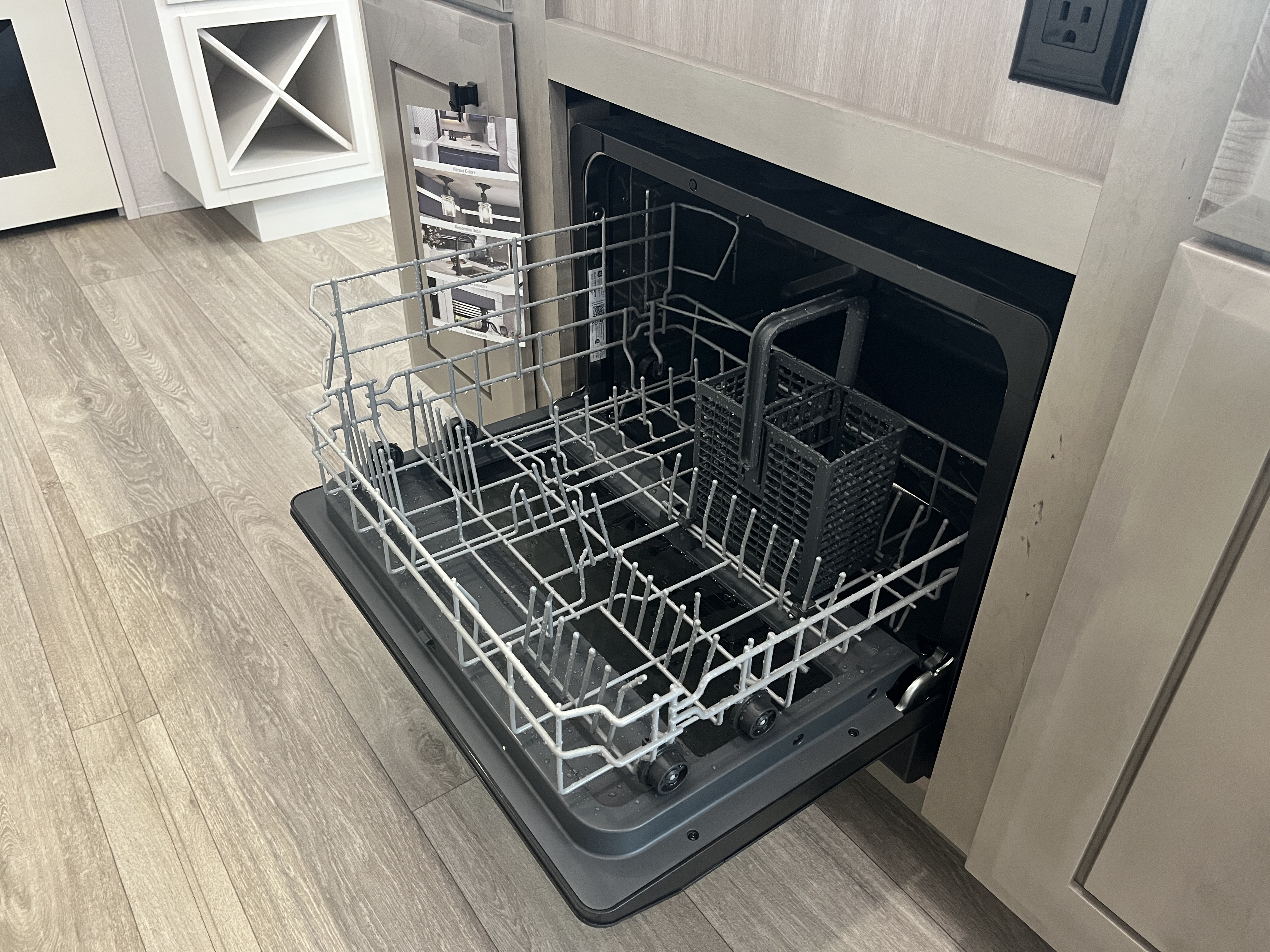 2027 JAYCO PINNACLE 32RLTS - Image 27