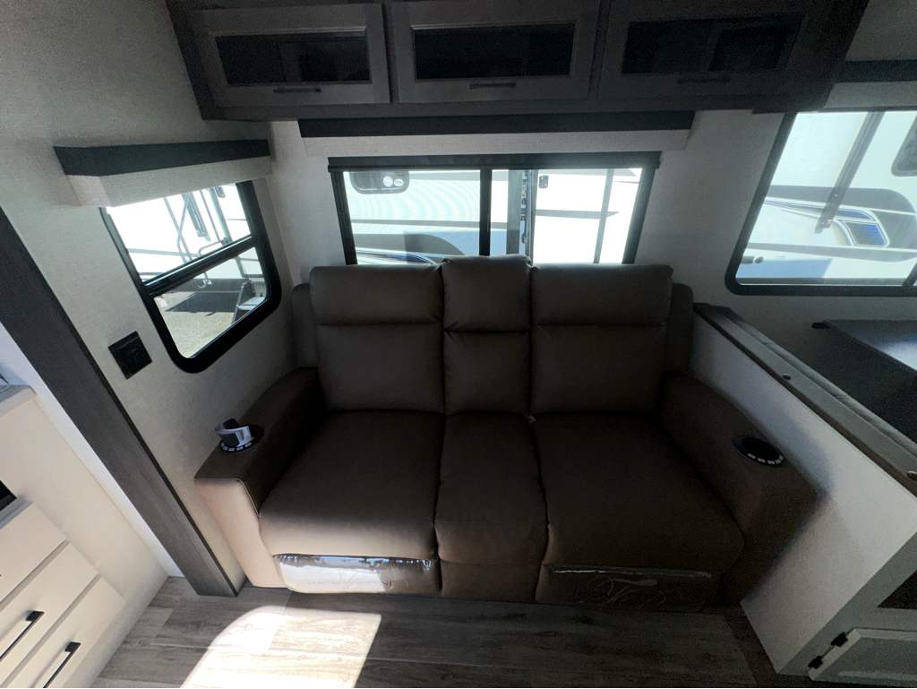 2026 VENTURE RV SPORTTREK 251VRK - Image 18