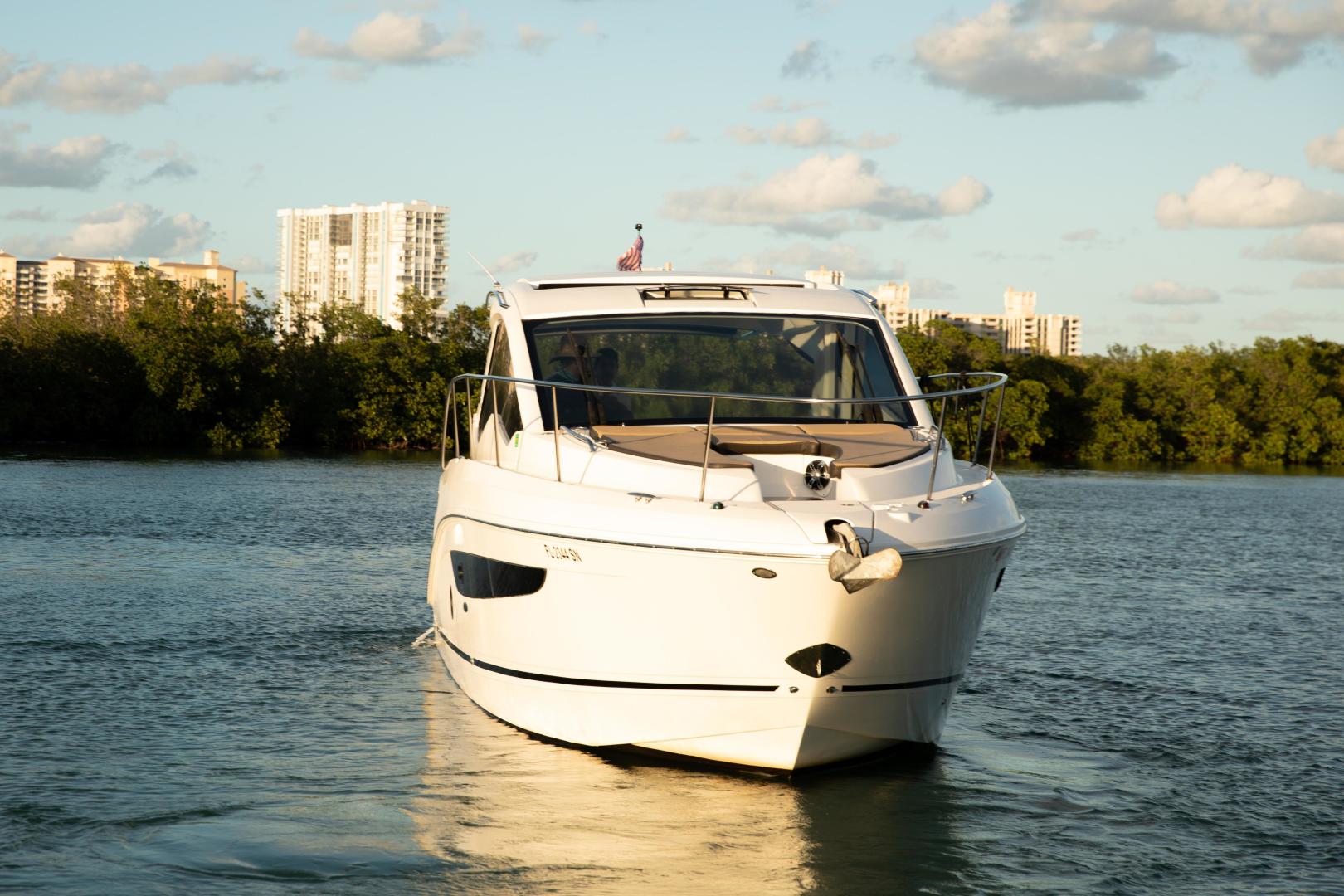 2019 Sea Ray Sundancer Coupe - Image 2