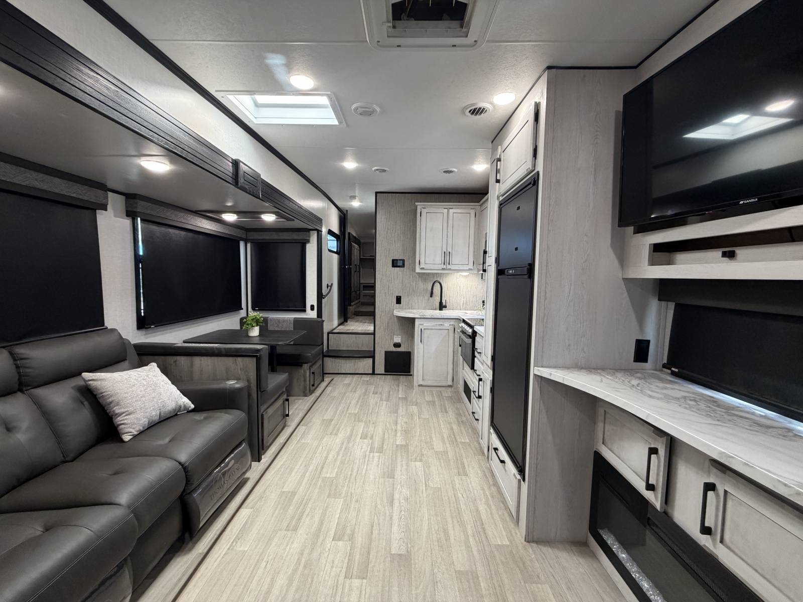 2023 KZ RV Durango Half-Ton D274BHD - Image 10