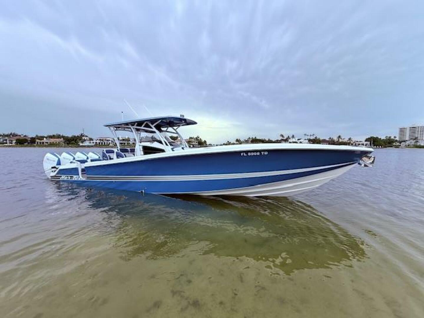 2022 Nor-Tech 390 Sport Center Console - Image 2