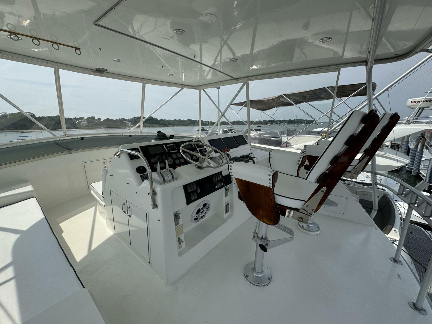 1994 Hatteras 54 Yacht - Image 11
