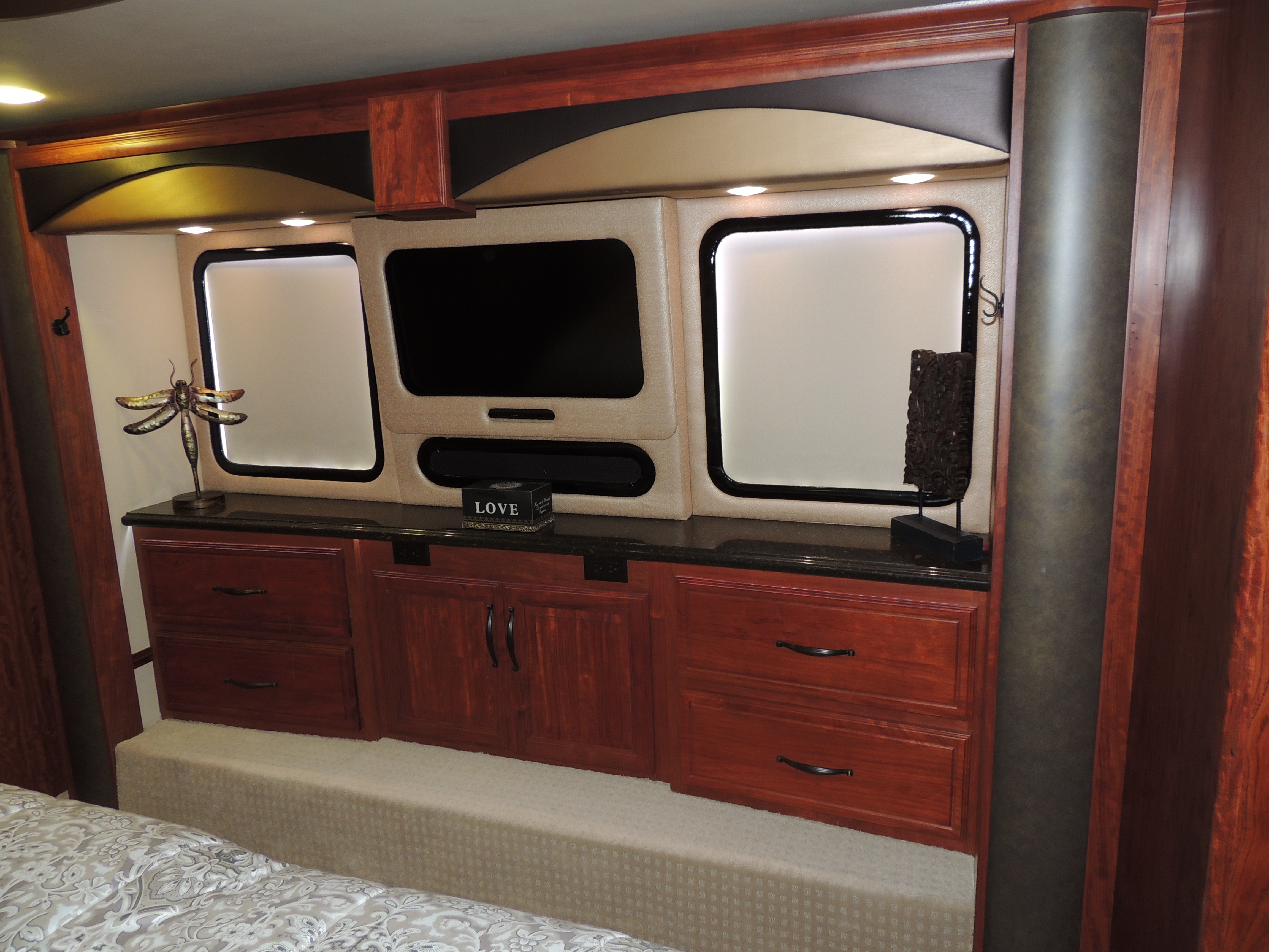 2010 Foretravel Phenix 45' Custom - exterior 16