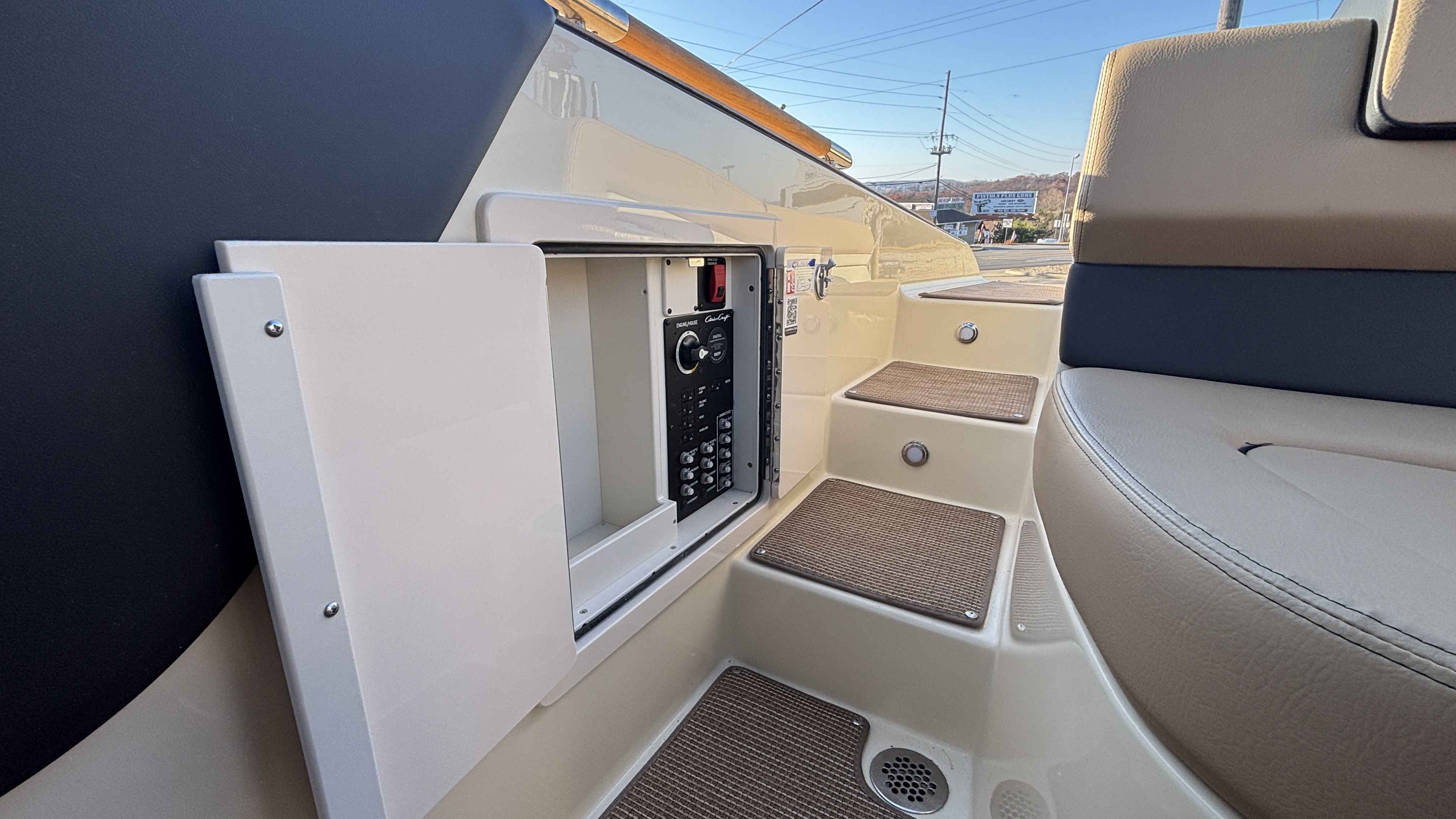 2026 Chris Craft SPORTSTER 28 Sterndrive - Image 11
