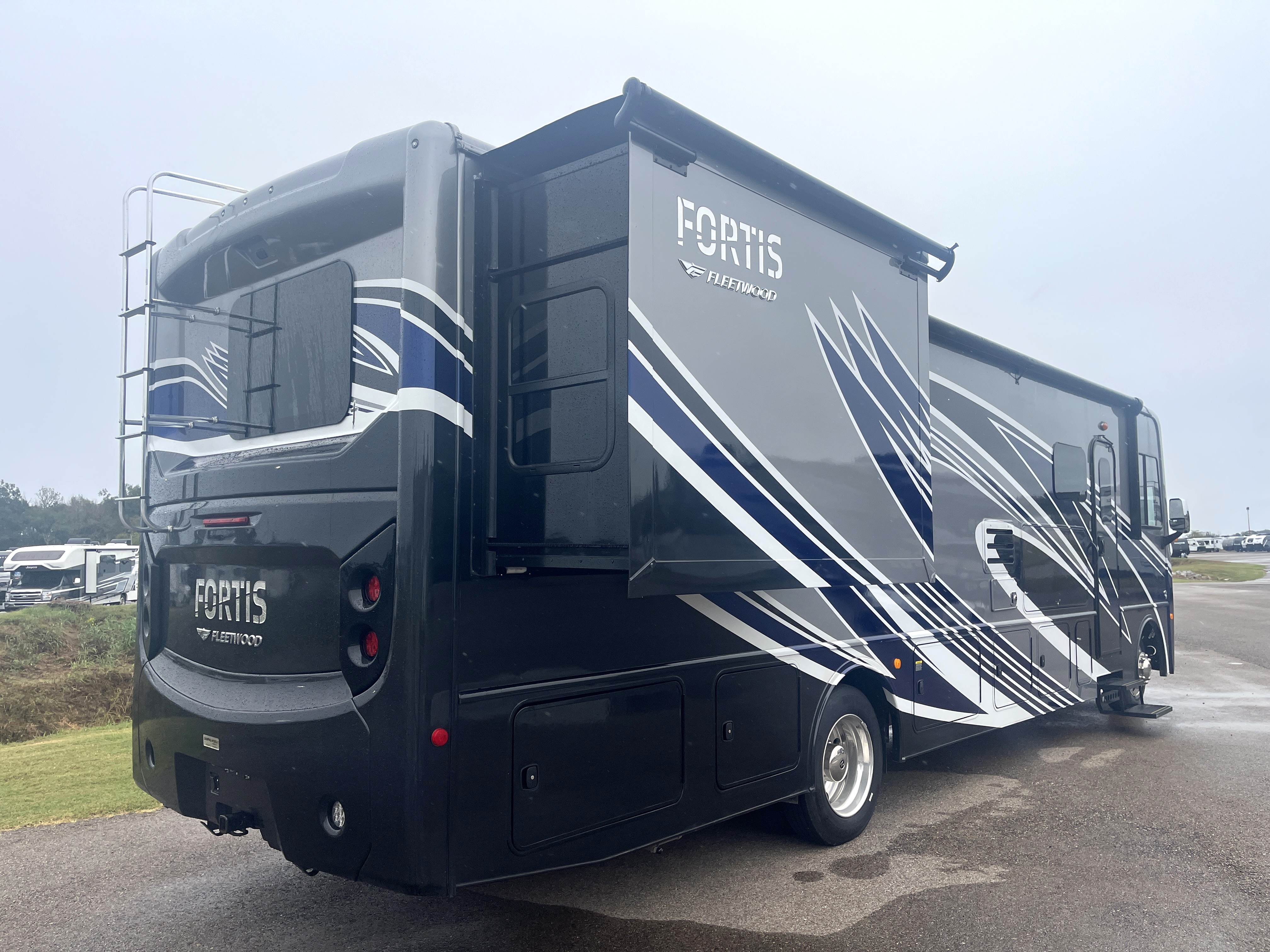 2024 FLEETWOOD FORTIS 34MB - Image 2