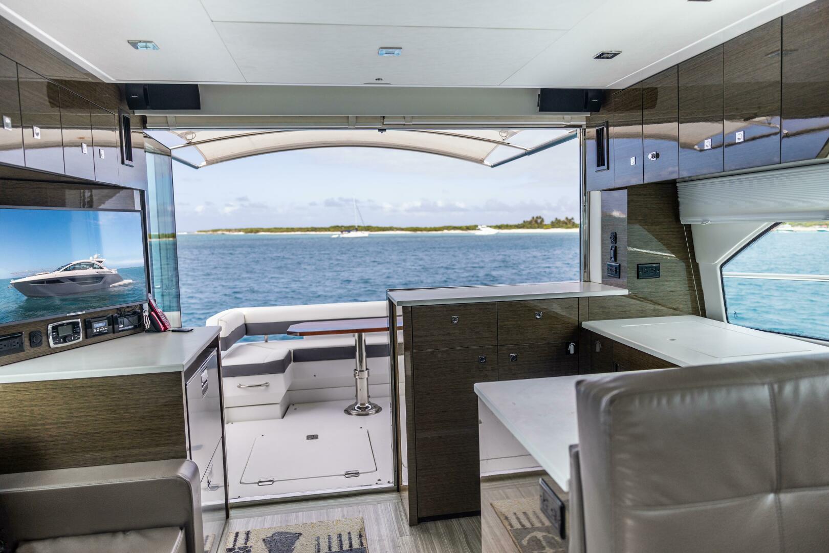 2019 Cruisers Yachts 50 Cantius - Image 21