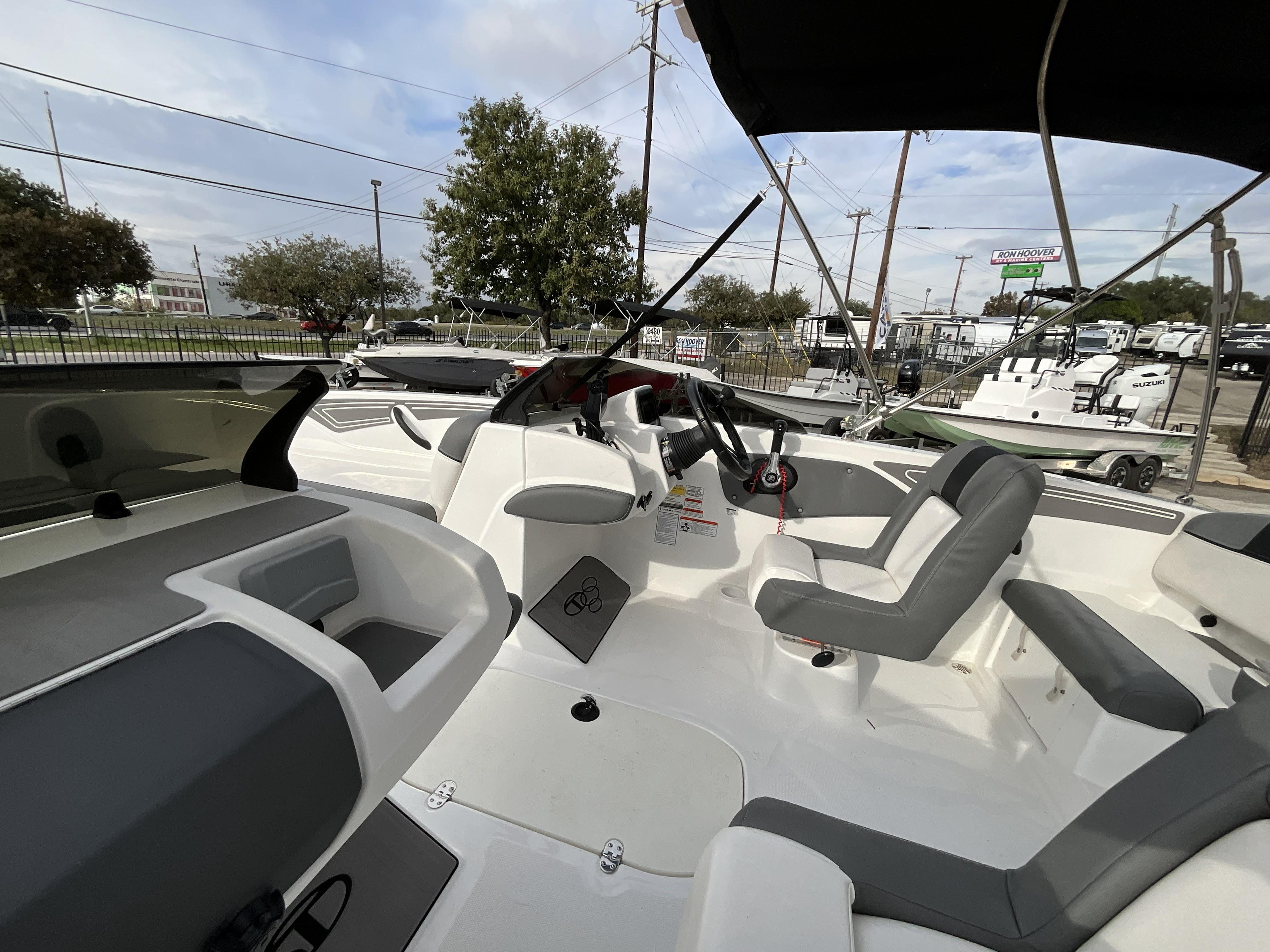 2024 TRACKER T21 - Image 9