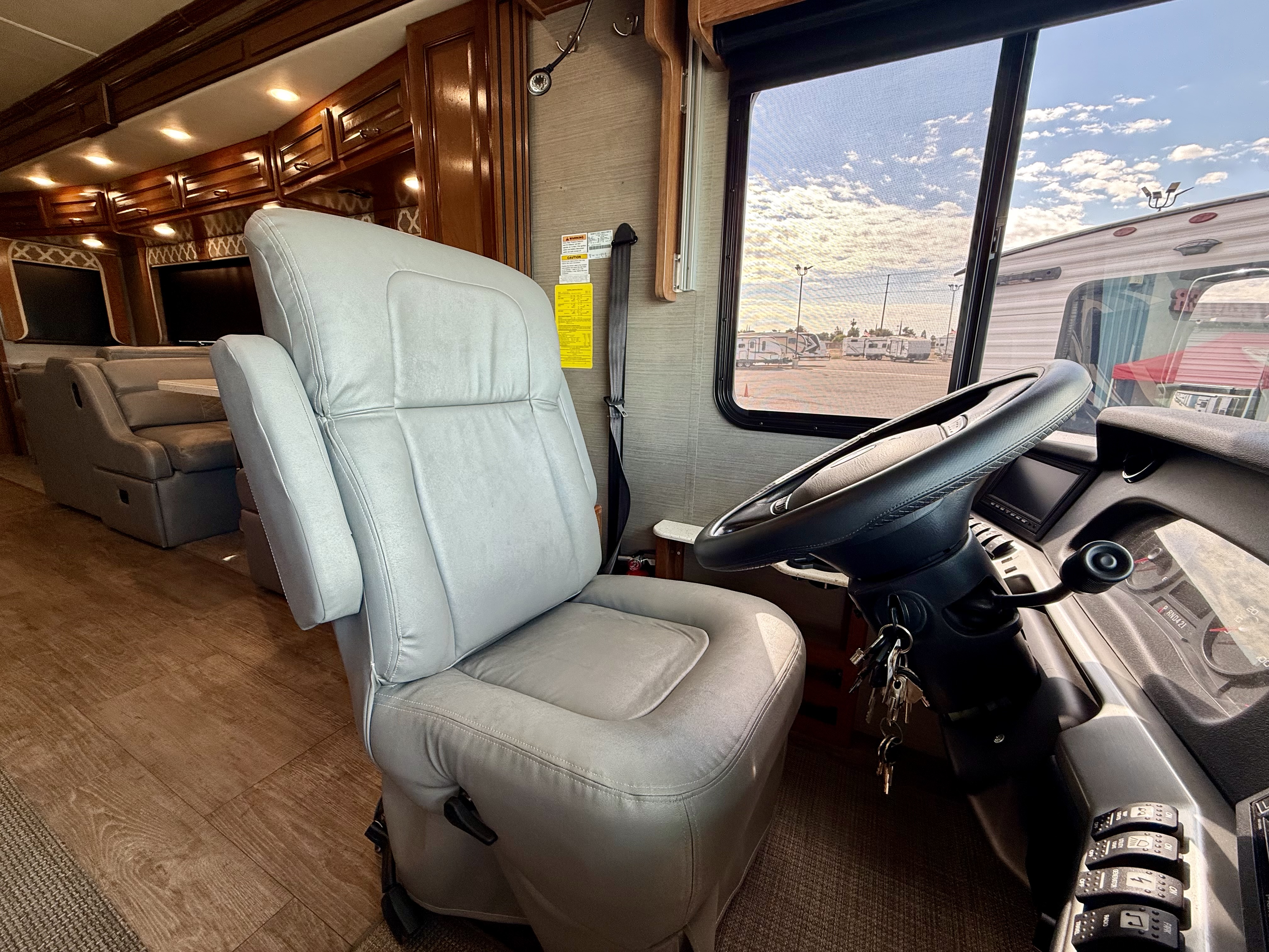 2018 Southwind 34C FULL BODY PAINT - Image 12