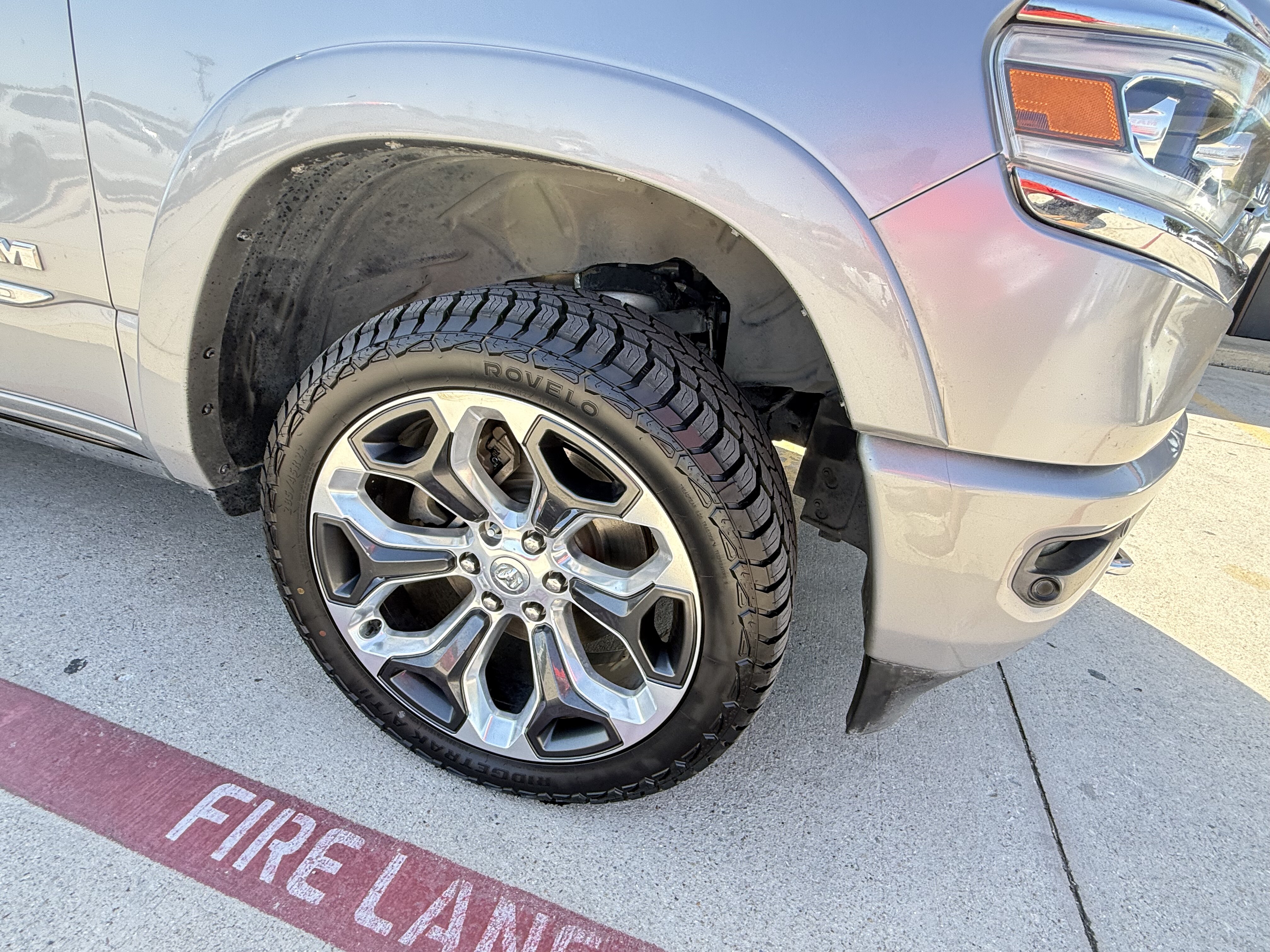2019 Ram 1500 Pickup Crew Cab Bighorn/Lone Star 4WD - Image 3