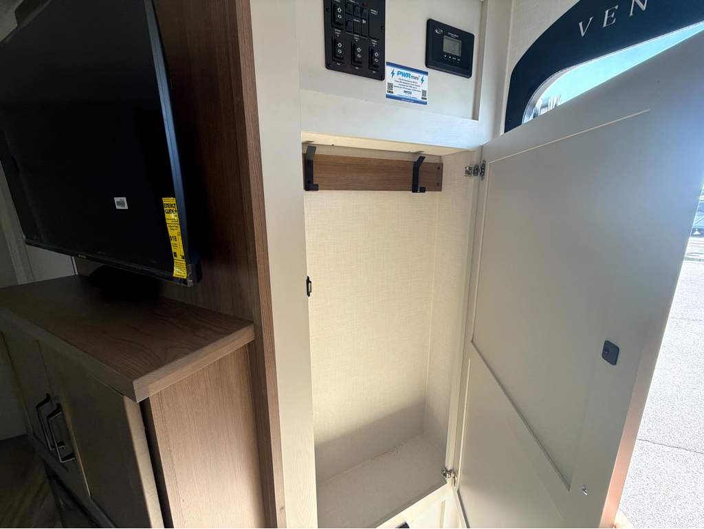 2027 VENTURE RV SPORTTREK 333VIK - Image 22