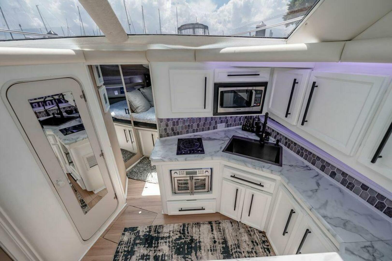 1991 Cruisers Yachts 3850 Aft Cabin - Image 12
