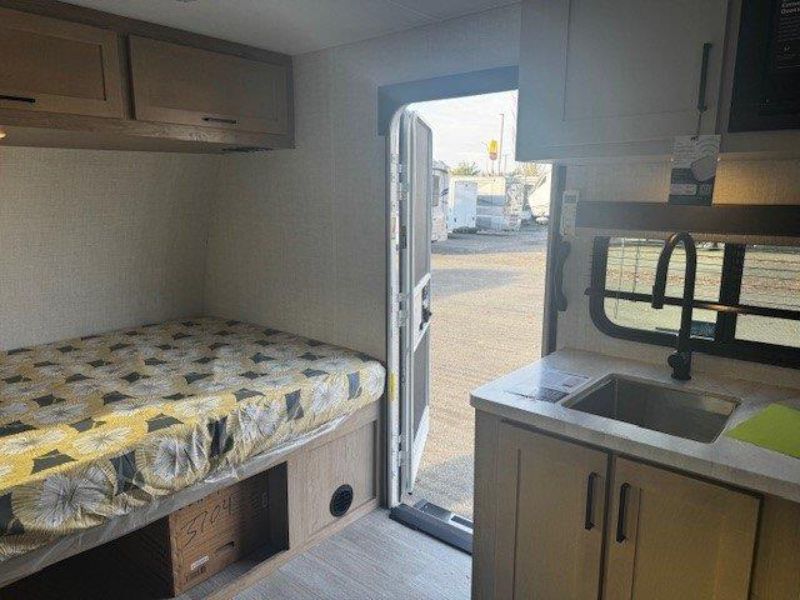 2026 Ember RV E-Series 19ETS - Image 7