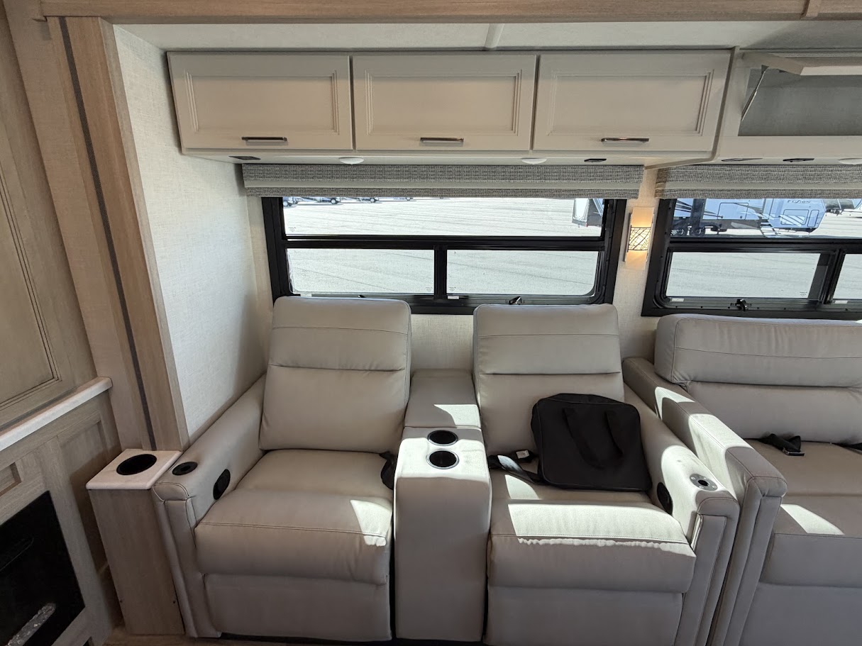2027 THOR MOTOR COACH HURRICANE 36H - Image 15