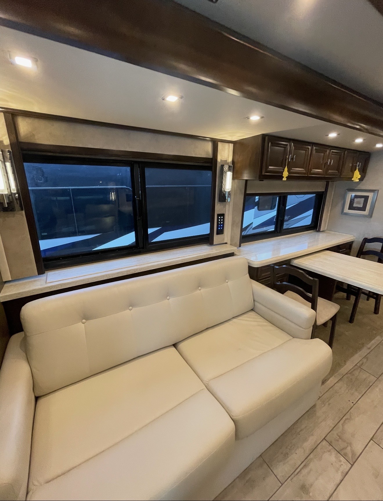 2019 TIFFIN ALLEGRO BUS 40 IP - Image 8