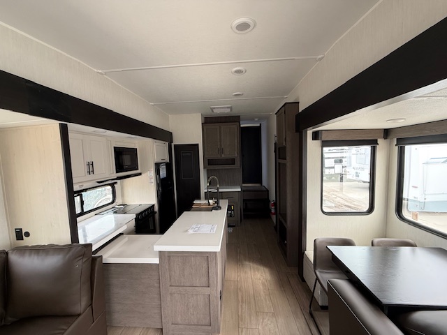 2026 CHEROKEE ARCTIC WOLF 289PANO - Image 10