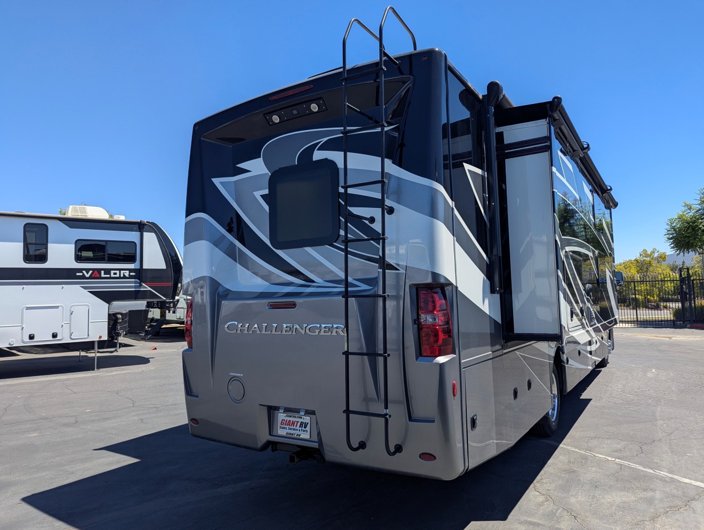 2023 Thor Motor Coach Challenger 37DS - Image 13