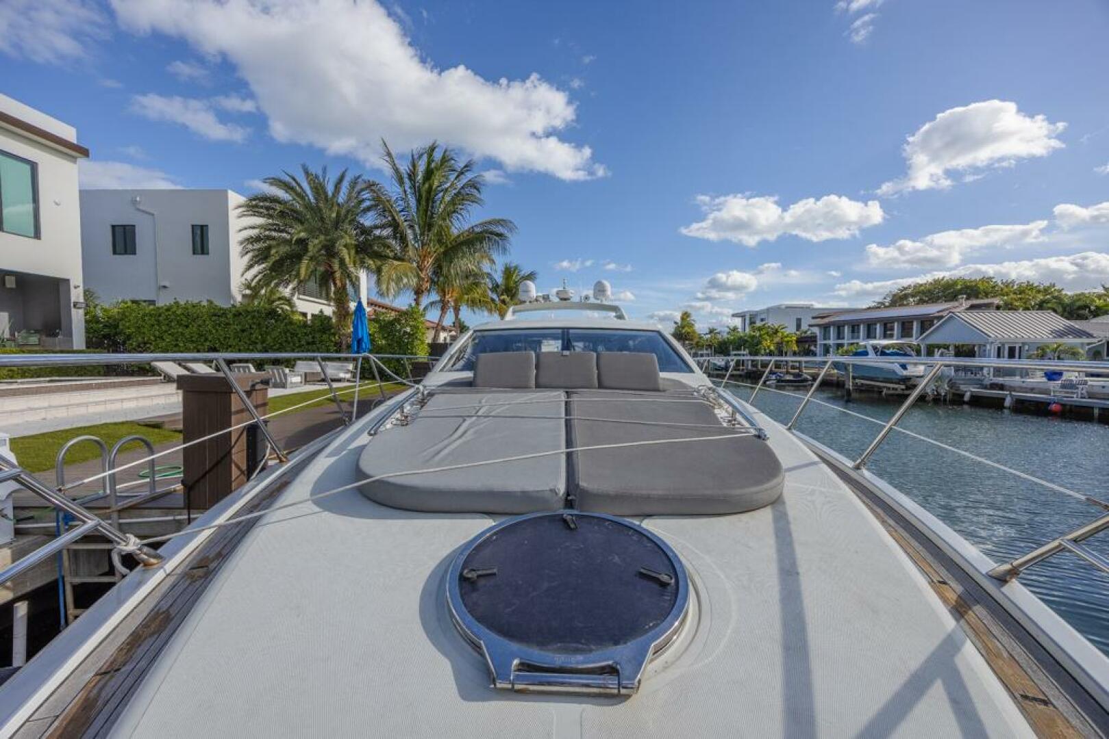 2009 Azimut 68S - Image 9